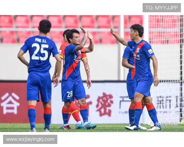 上海申花强势崛起背后,豪门定位与战术体系危机暴露,争冠之路充满悬念! 上海申花强势崛起背后,豪门定位与战术体系危机暴露,争冠之路充满悬念!