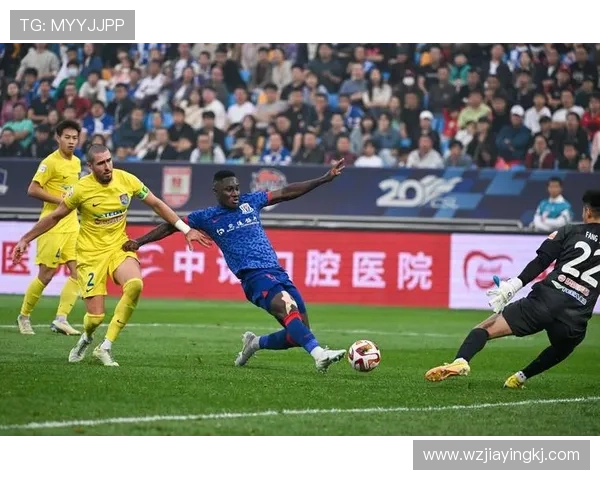 申花防守稳固,但进攻乏力致胜局难扩优势 申花防守稳固,但进攻乏力致胜局难扩优势