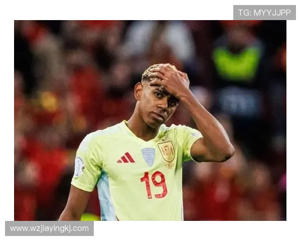 C罗的核心争议点：时代反差与形象塑造的持续张力