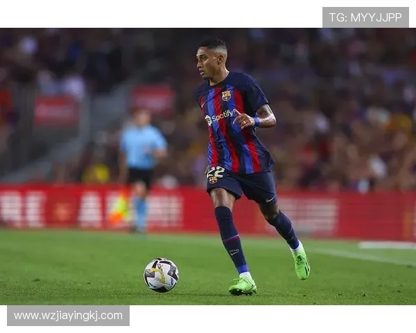 拉菲尼亚与罗本对比:左脚内切技术的效率与运用差异